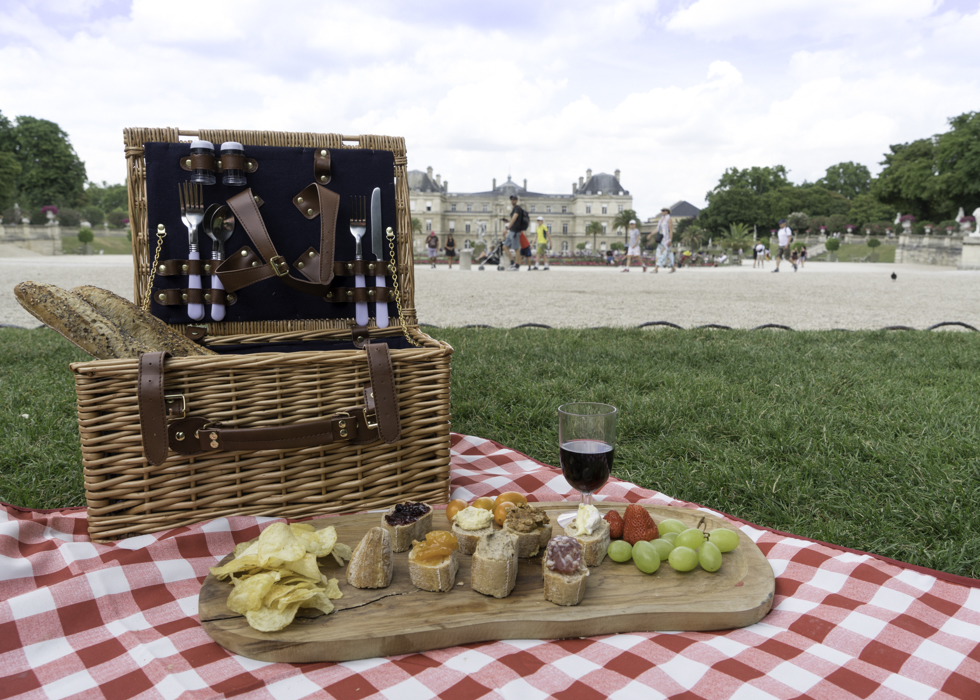 French picnic O'Bon Paris Easy to be Parisian